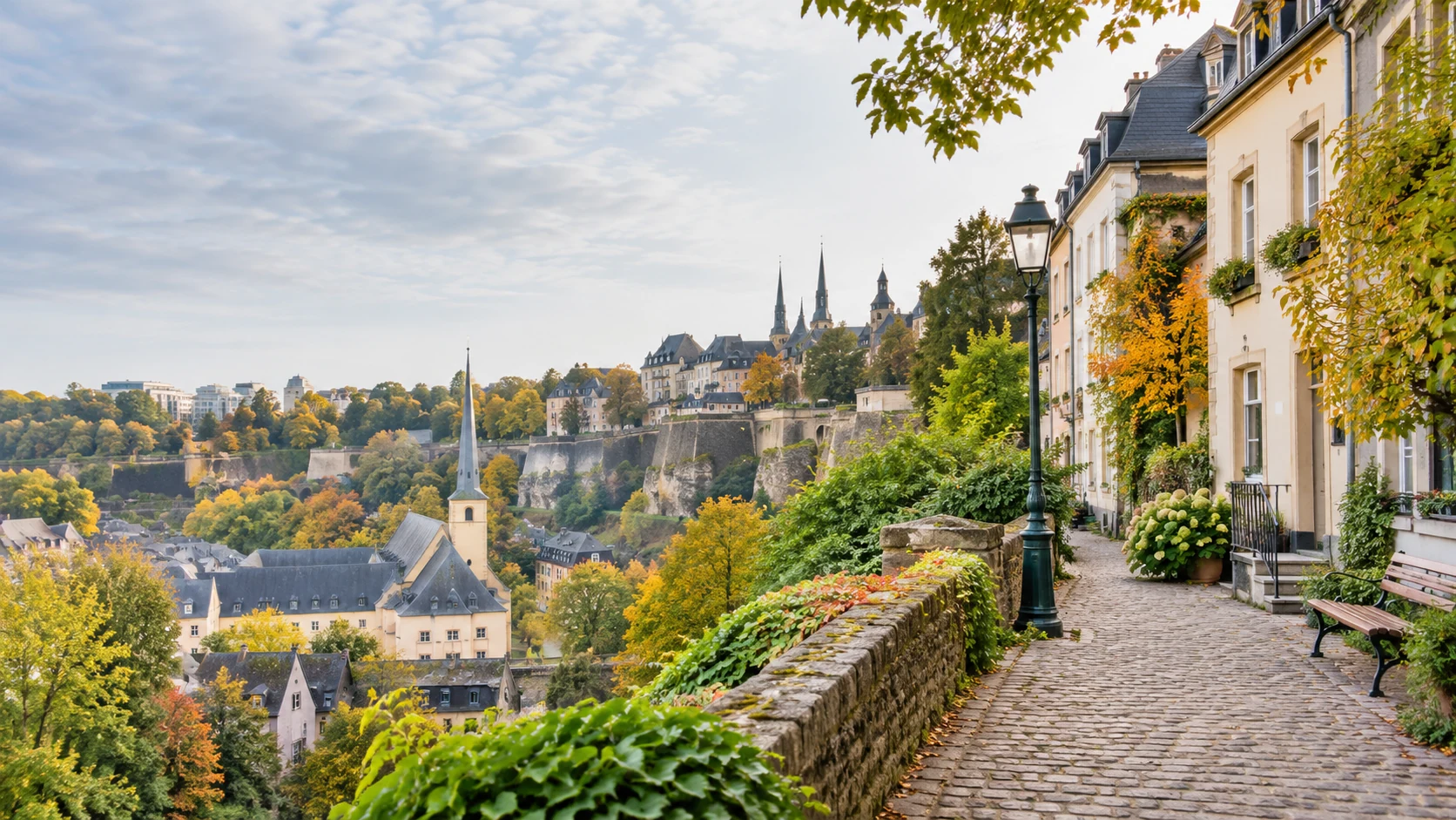 Luxembourg, vue sur le Grund et la Corniche